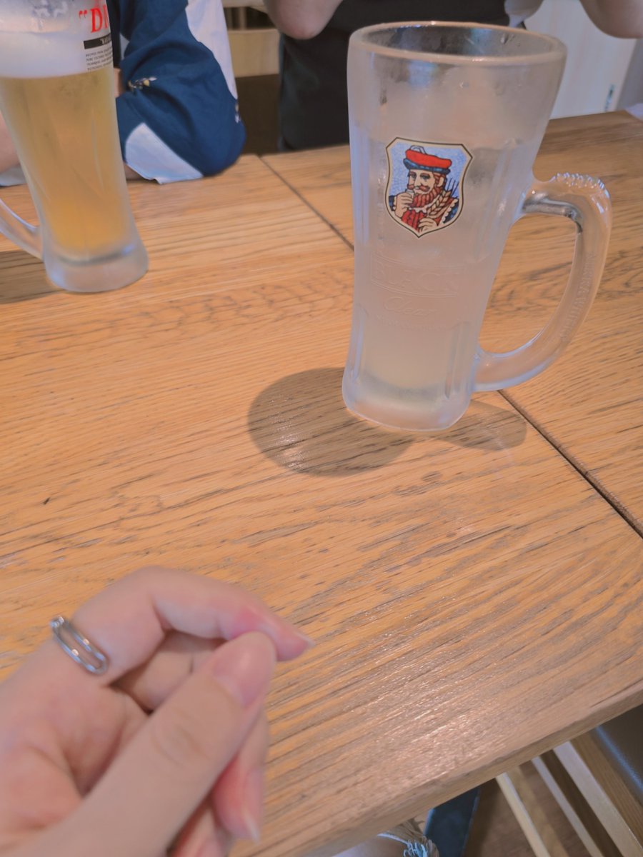 TuLvgn's tweet photo. 昼飲み https://t.co/FXD1hnxiva