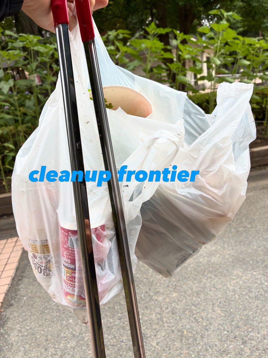 CleanupFrontier's tweet photo. サタデークリーンナップ
夜からの雨も上がってどんより雲の
朝ですがゆっくりと公園のクリーンナップ
ひまわりはどんどん大きくなってます
朝顔も伸びてますが
まだまだ蕾はつけて無いです
クチナシがたくさん咲きはじめてます
明日21日日9時から
芝公園クリーンナップですが
天気が少し心配です https://t.co/suMKEQtIZ6