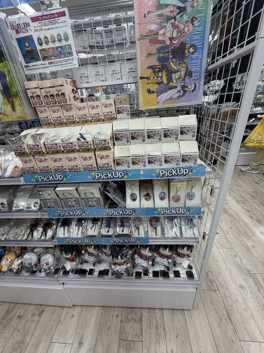 kamiya4062's tweet photo. 池袋のアニメイトに行って堀北鈴音のだるぐるみと一之瀬帆波のアクスタGET https://t.co/v6WLX3wNxT