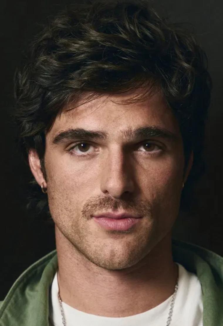 rocketmanhhh's tweet photo. Só eu que achei o Ciclope do Rivals IDÊNTICO ao Jacob Elordi? A boca, o queixo, o maxilar e até o CABELO https://t.co/EnDGMGBfgh