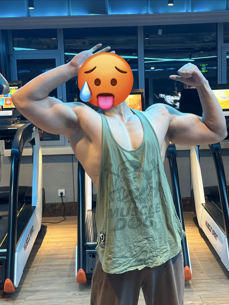 glhr123's tweet photo. 炒冷饭🥵#反差 #肌肉男 https://t.co/wmMkEfqsrX