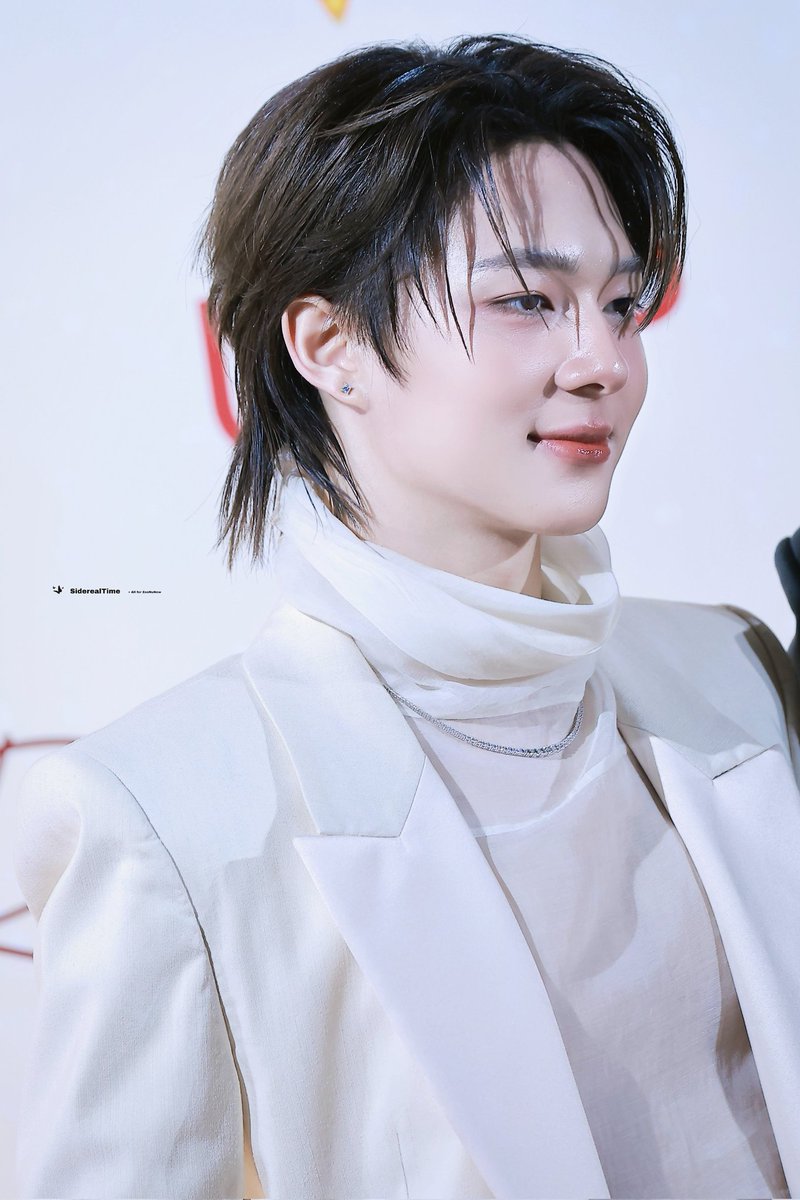 SiderealTimeZNN's tweet photo. 260618
@CwrNew 
ZEENUNEW ERA ASCENDS 
#ซีนุนิวไลน์อัพ2026
#DMDLINEUP2026
#ZeeNuNew #NuNew https://t.co/6PEf9NhNHc