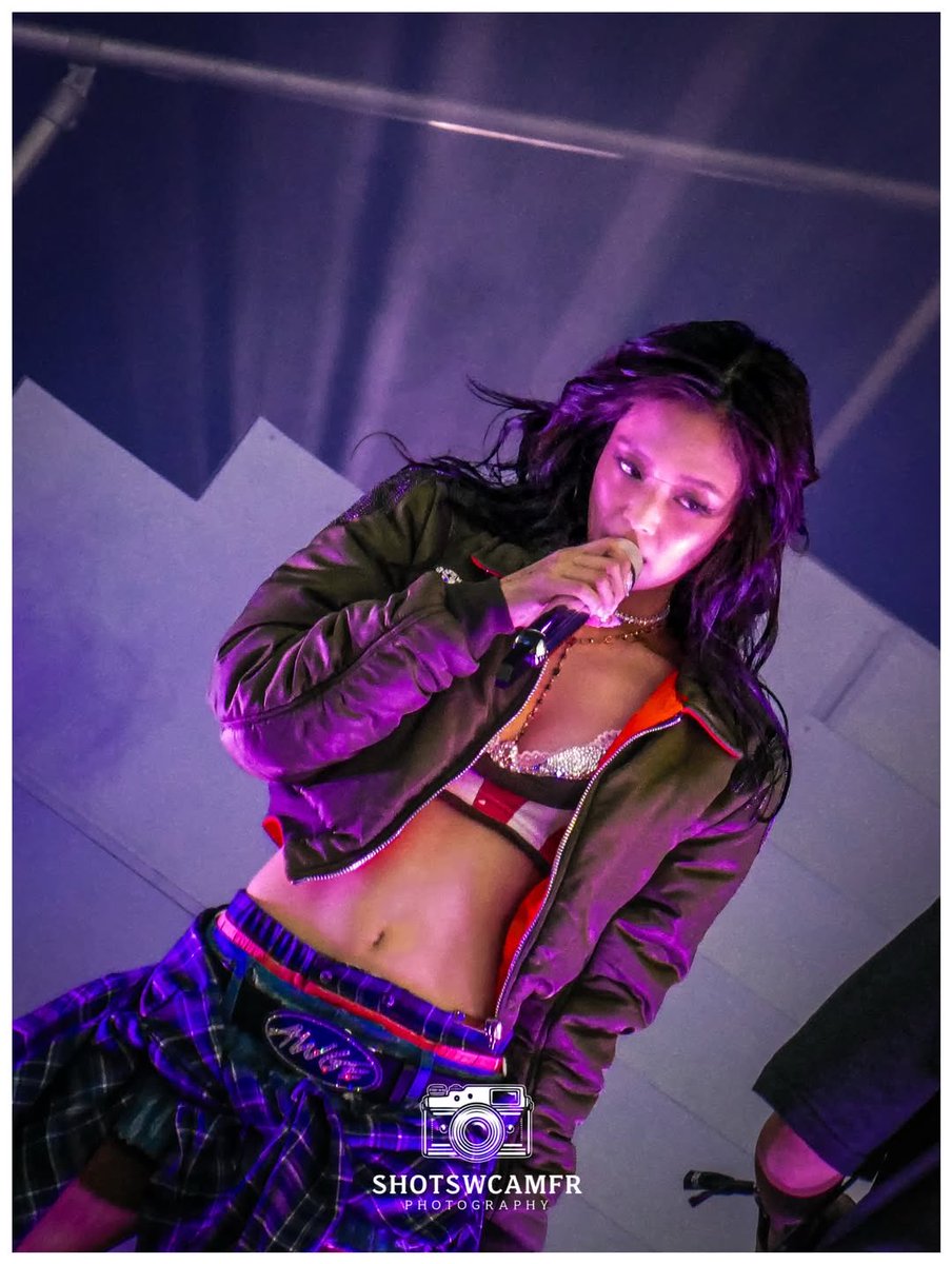 tjruby_'s tweet photo. #JENNIE at the Gov Ball 2026 (via shotswamfr) https://t.co/FZbycNUcCa