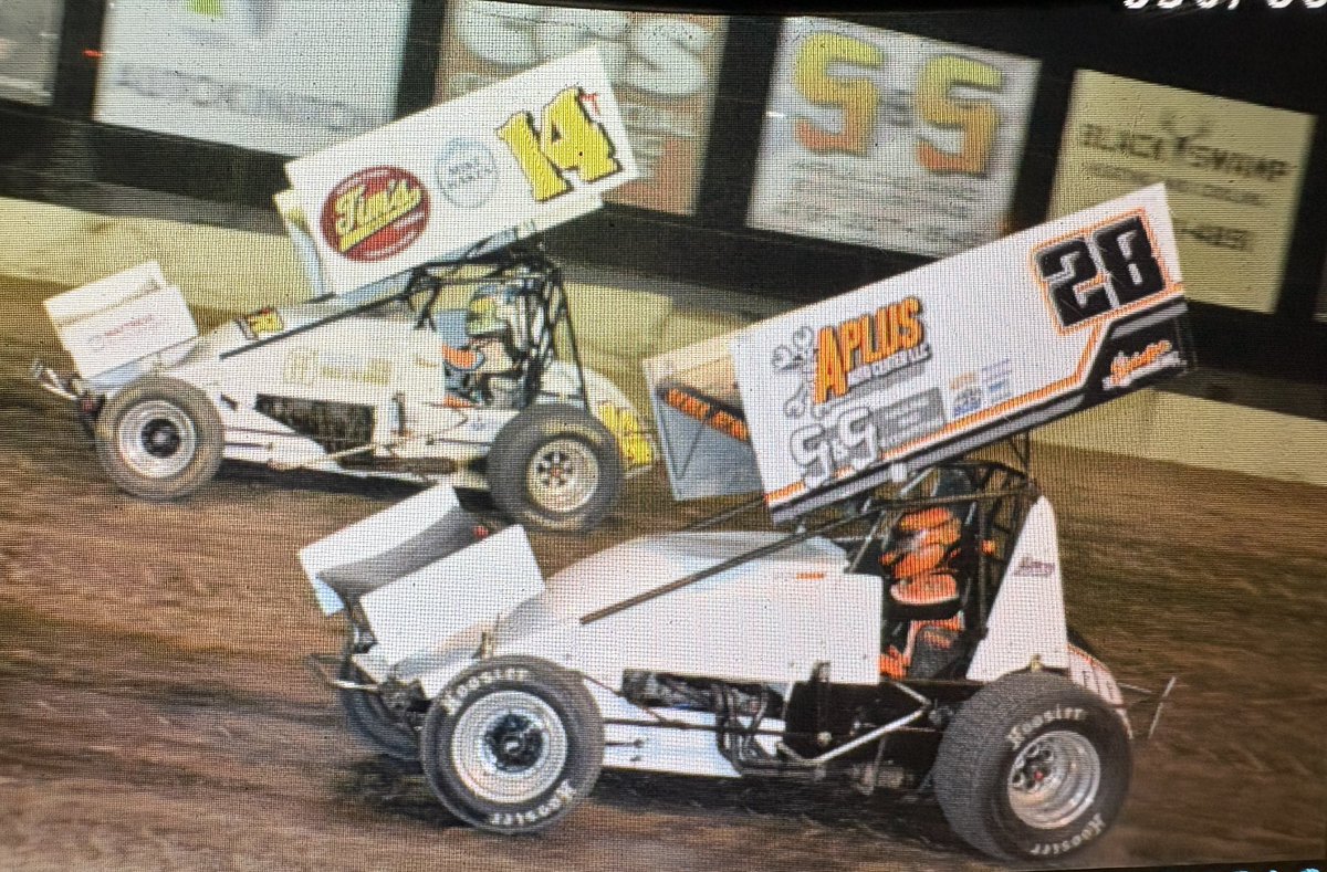 JimBalentine's tweet photo. @FremontSpeedway  6.19.26 305 feature action @BrianLiskai https://t.co/Zl8KW46pDN