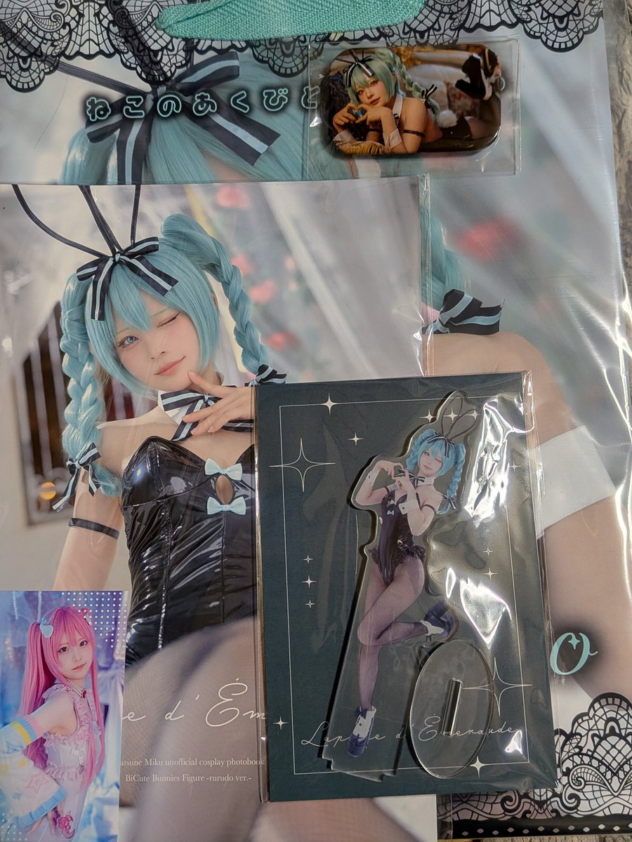 tdboR1WP8Z83204's tweet photo. #やもはちこ（@yamo8cos）さん
#やもはちみつ漬け

新刊セットお迎えできました！
夜勤明けで寝ようかと思ったらナイスタイミングで配達してもらいました。 https://t.co/Nrpb7dM70X