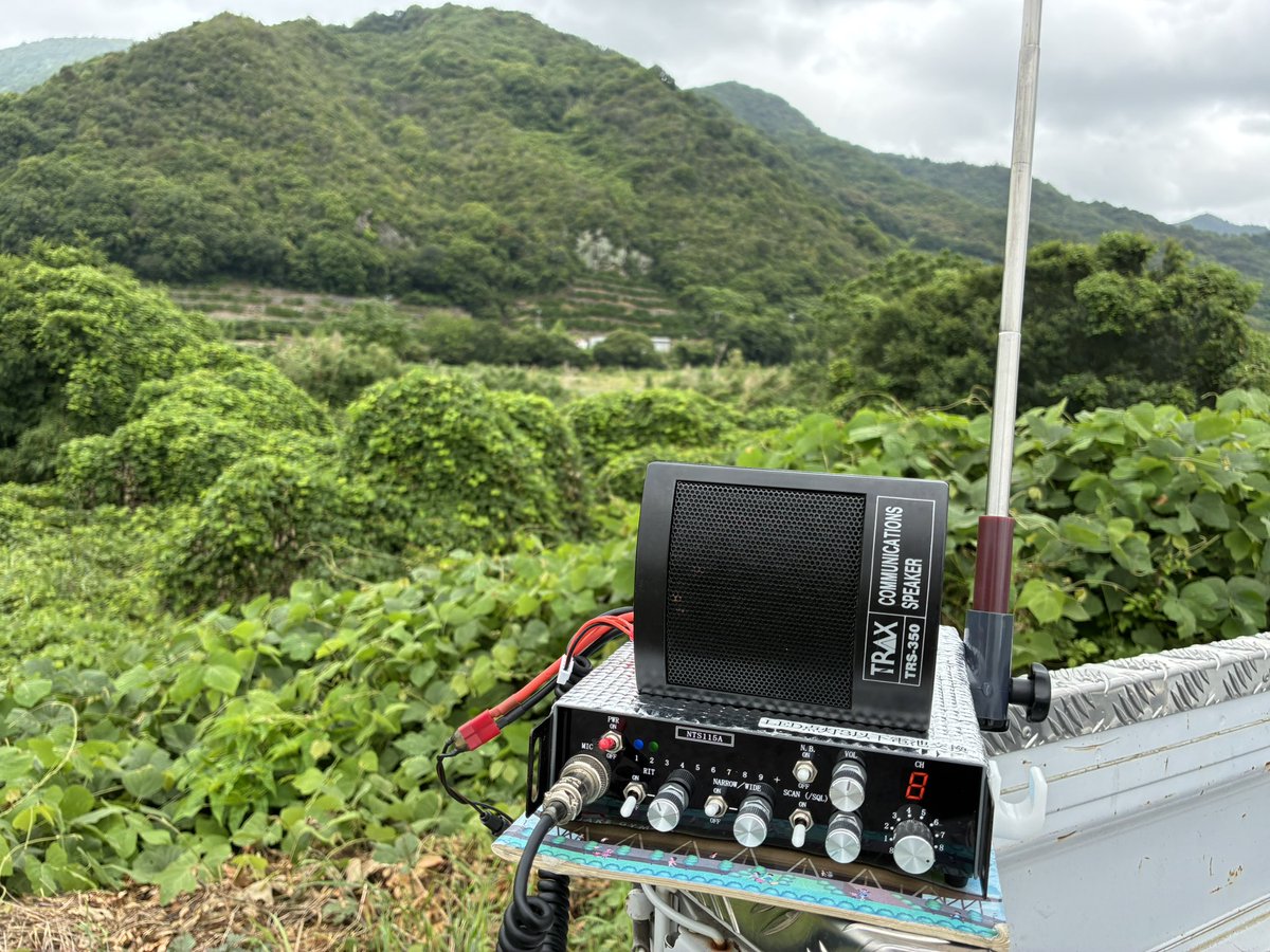 jo3kfl's tweet photo. ランチ前🍙有田川堤防から📡
005は6エリア⤴️ガンガン👂だけど合法は静香🤫

•おきなわKC736 局
•ひょうごZZ285/6 局

CBL
•いわてB73/6 局
•おきなわOS404 局

坊主🧑‍🦲は回避👍
QSOありがとうございました🙇‍♂️ https://t.co/UvtfU7EQuB