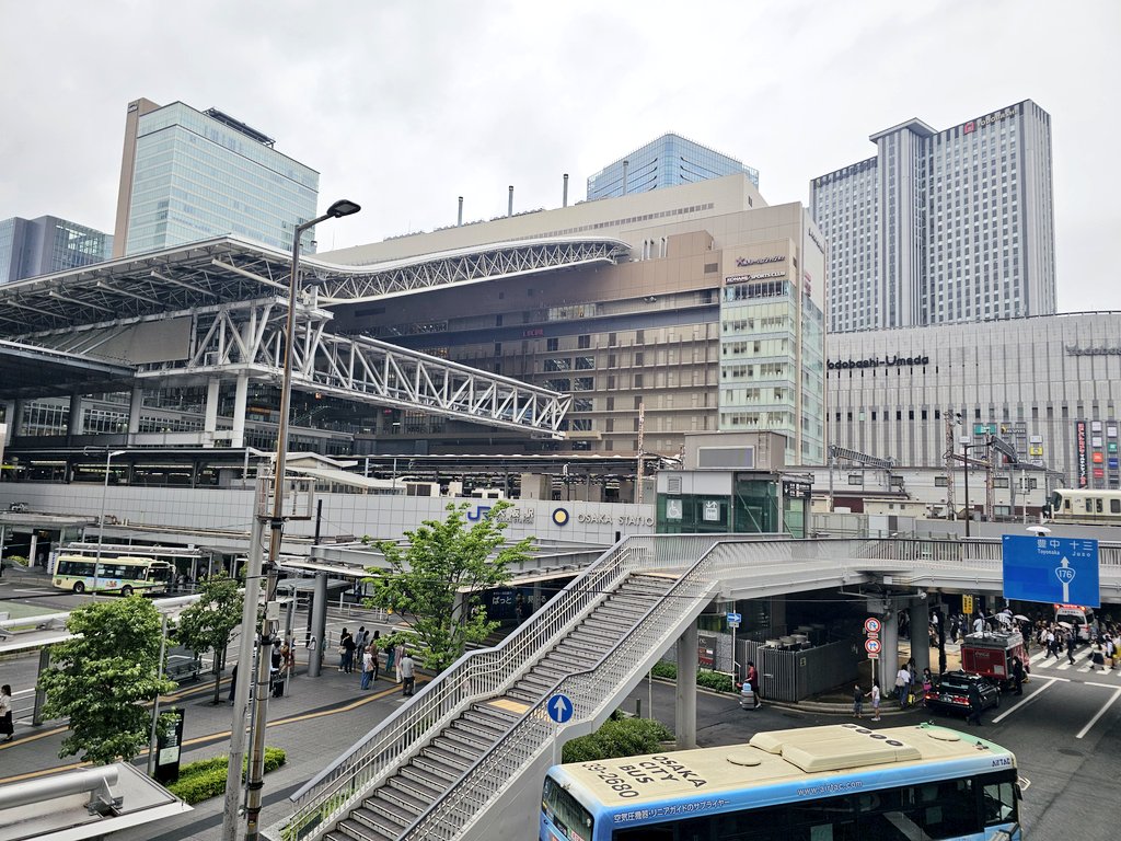 ken_ta_rou's tweet photo. 大阪駅前
2007年→2026年
あっという間の20年でも、梅田にとっては劇的に変化した20年でしたね。
https://t.co/JcWmwgBvPK https://t.co/ibxsNMR4c0