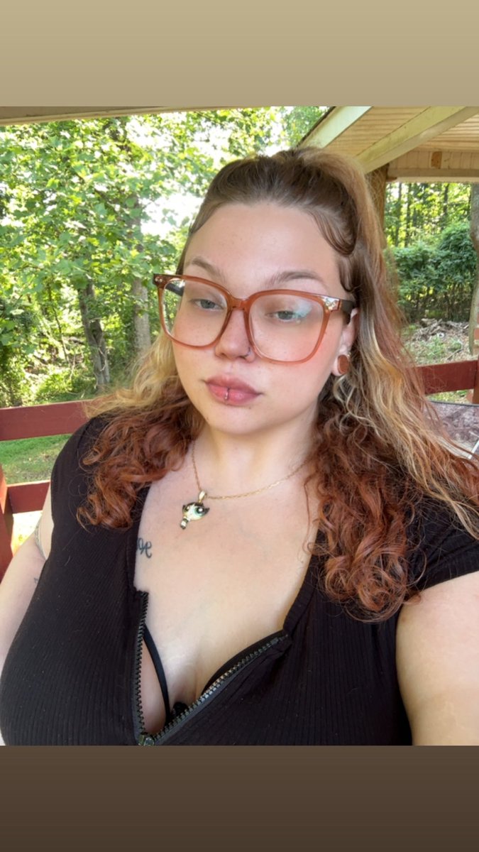 careraine's tweet photo. Hi babes 🤭 https://t.co/QoeFX6AgOh