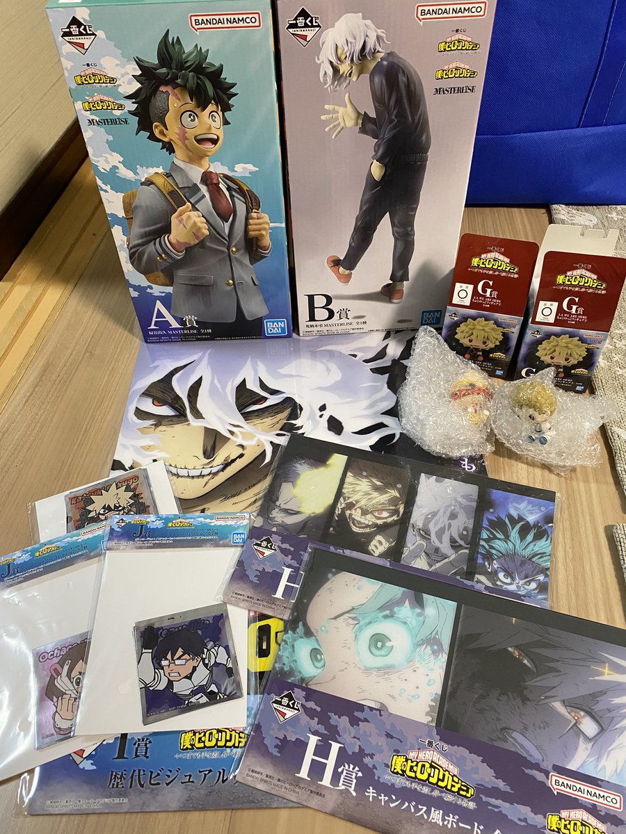 gera_0729's tweet photo. １回目のファミマで10回引いたらA賞B賞出た✨😳
欲しかった死柄木出たよー\( º∀º )/
私より店員さんが喜んでたらしい笑
欲しかったF賞とG賞欲しかったから他の店舗で6回追加したらC賞のかっちゃんも出ちゃった(๑´艸`๑)
悲しかったこと吹っ切れたよ😊 https://t.co/tnu8nhtYVX