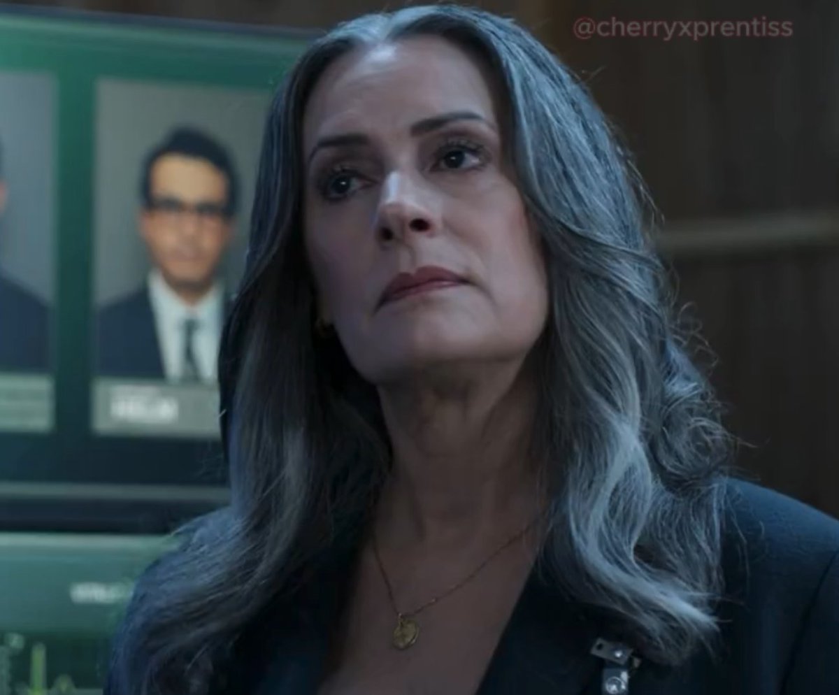 cherryxprentiss's tweet photo. are we just going to ignore how STUNNING she looks in this episode? because I'm not okay. https://t.co/Ant39o33rL