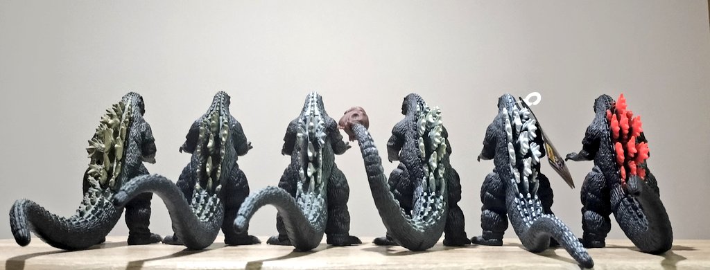 GoodGuy73405236's tweet photo. ムービーモンスターシリーズ 
躍動 ゴジラ（1992）バトゴジ

平成ゴジラと並べてみた。

84ゴジ(1984)
ビオゴジ(1989)
ギドゴジ(1991)
モゲゴジ(1994)
デスゴジ(1995)

早くラドゴジ(1993)と並べたい！

#ゴジラ
#ムビモン https://t.co/45ghkV7f3Z