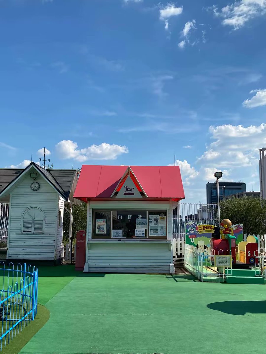 jijinosiryou's tweet photo. ドリームコアな屋上遊園地。
#dreamcore https://t.co/e9mURyIVtc