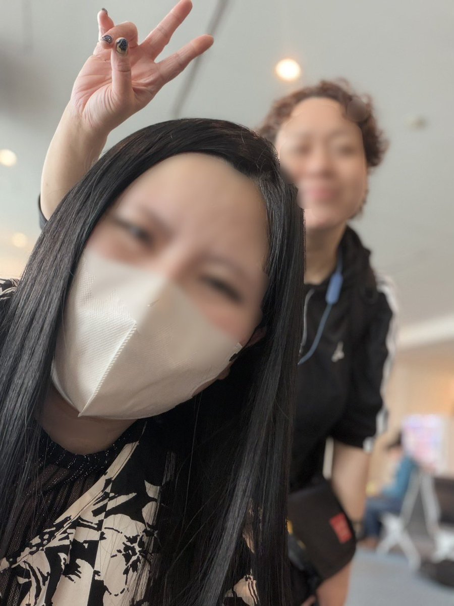 hiyr_kntn's tweet photo. 空港着いたらこの人いたんだけど。
松江行くらしく偶然バッタリ。
嬉しいんだけど https://t.co/PGHrtyja8a