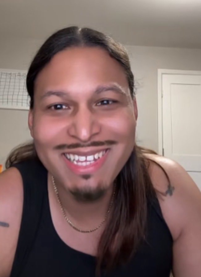 dulce1994's tweet photo. Jajajajajajjaajajajajajajaja se tuvo que poner filtro el chopo este y ni asi se ve bien  😂😂😂😂😂😂😂😂😂😂😂😂😂😂😂Pirañaaaaa, operate esa nariz y necesitas nueva dentadura maldito feo. Celinee tu patrona ☺️#LCDLF6 #TeamCelinee https://t.co/xLy168pF8P