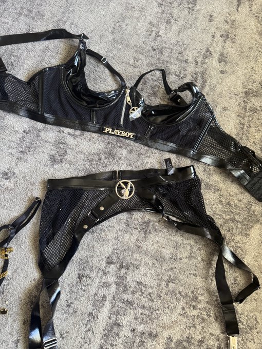 Kylie Xy 👽 - Who wants to see the leather @playboy fit for tomorrow’s OF fun??? https://t.co/K4547g7W5F