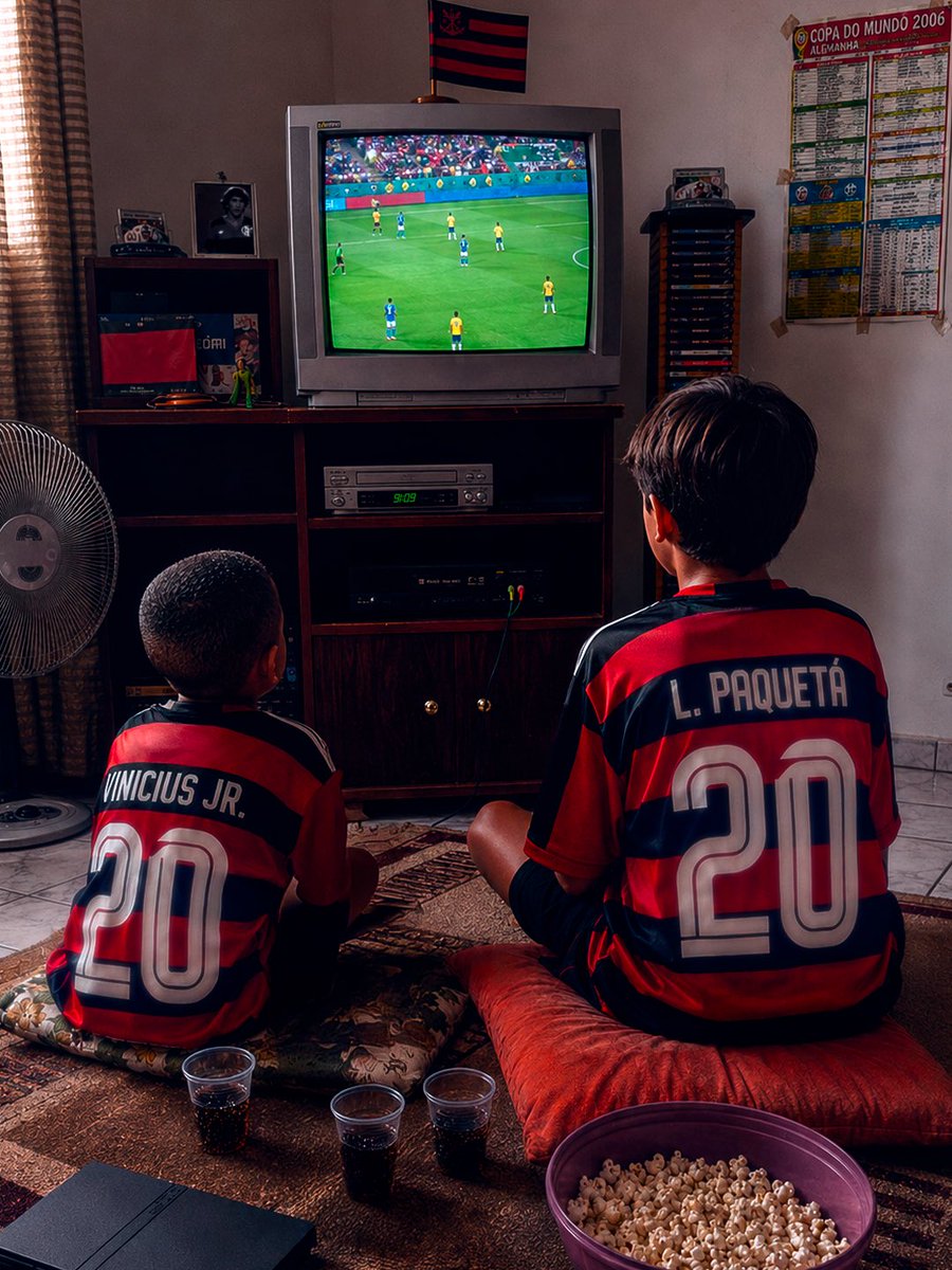 Flamengo's tweet photo. Cada Garoto do Ninho que voa pra ganhar o mundo, deixa a gente feliz que só. Hoje, dois dos nossos brilharam mais uma vez em campo. Uma conexão que não é de hoje. Encontro que vem de outros tempos!

Baila, Vini! Mete Dança, Paquetá! Sigam brincando daí, que daqui seguimos com muito orgulho de vocês!🕺🕺

#FlamengoESelecao