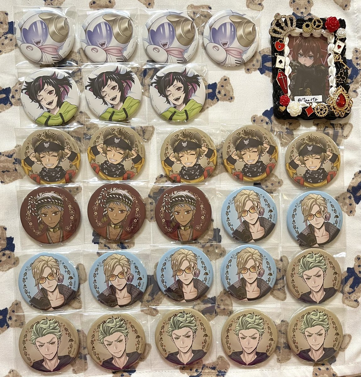 17ansta's tweet photo. ツイステ 缶バッジ ブレジュ ユニオン ツイステ展 スケアリー グロマス ブルーム くつろぎマイルーム 譲渡 交換

[譲]☆エース デュース ケイト トレイ ☆レオナ ラギー ジャック カリム ヴィル ルーク ☆イデア オルト ☆マレウス セベク 雄剣

[求]画像7枚目ご参照 リドル ジャミル

→ https://t.co/117F5ZaQ53