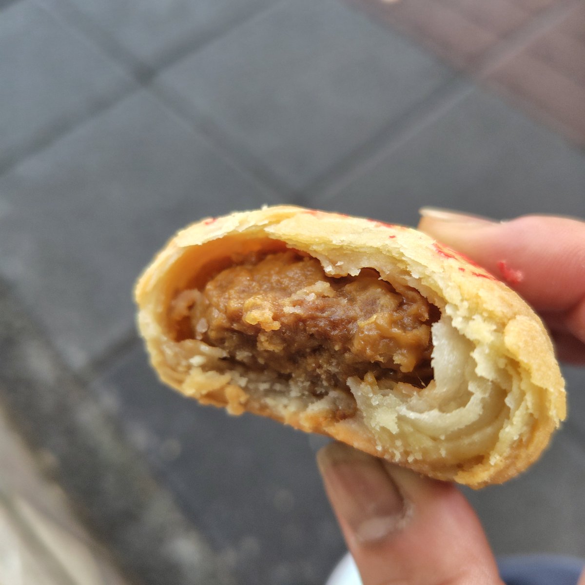 aokinapple15's tweet photo. 上海でローカルエリアで朝ご飯楽しかった😀

カボチャ粥
肉月餅
小さい肉まん
豆乳がパウチ入り😳

#上海 https://t.co/56KoePuNky