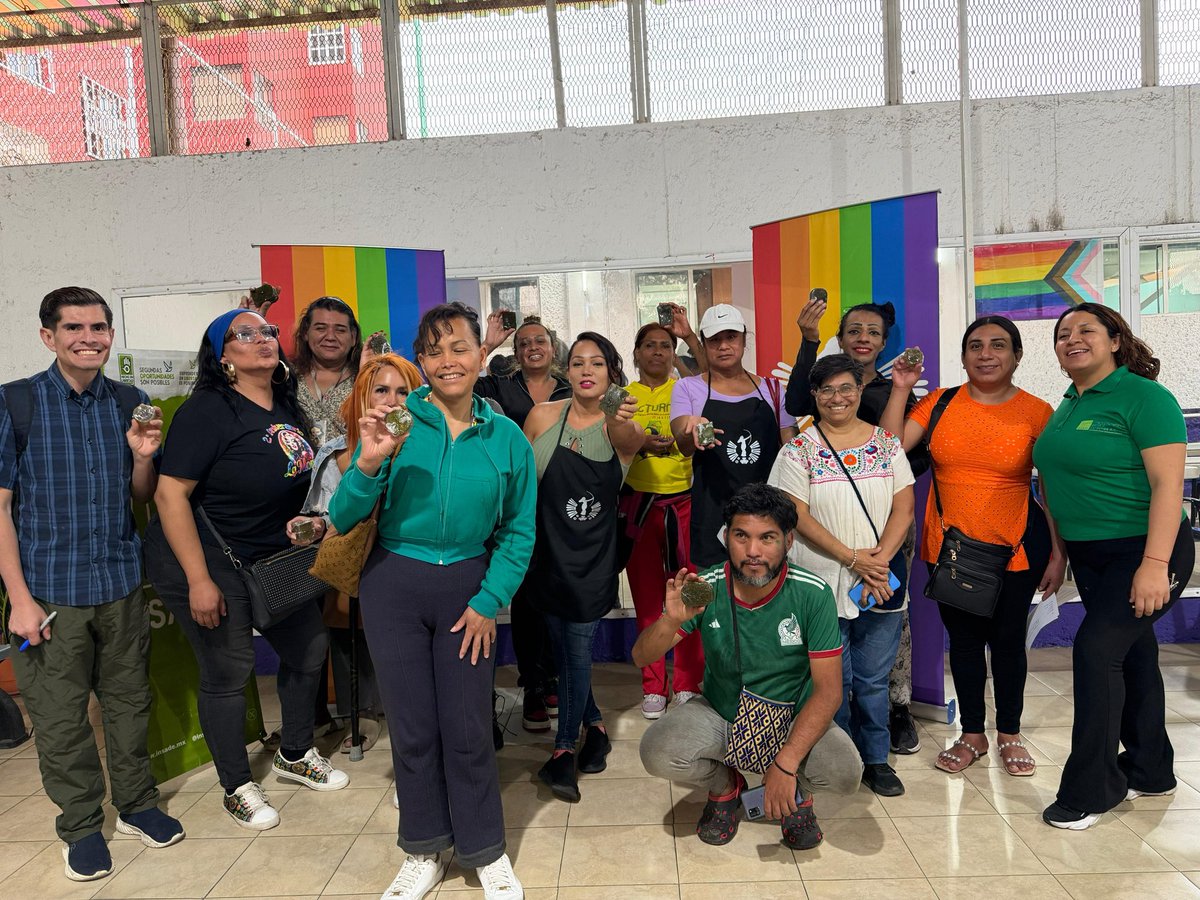 rodrigoarcej's tweet photo. Hoy en Alcaldía Cuauhtémoc que encabeza @AlessandraRdlv y con el gran apoyo de @insade_ac llevamos a cabo un taller de emprendimiento laboral a personas  LGBTTTI.

Seguimos trabajando en pro de la población diversa. 🏳️‍⚧️🏳️‍🌈 https://t.co/tbUMbK4JYk
