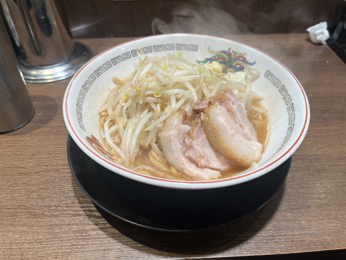 yon444_'s tweet photo. 初二郎！！
注文間違えて恥ずかしかったけど店員さん優しかった（ ᵕ̩̩ ᵕ̩̩ ） https://t.co/Ys9xFoCmVn
