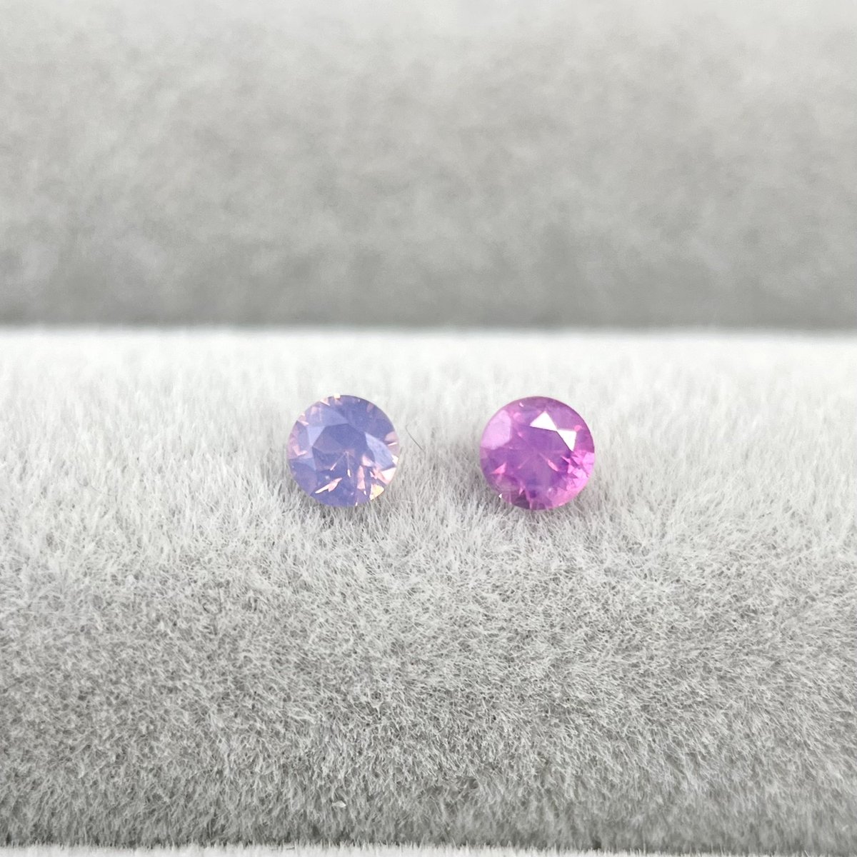 シルキーサファイアを2セットご紹介します✨ ひとつめ（セットA）は紫