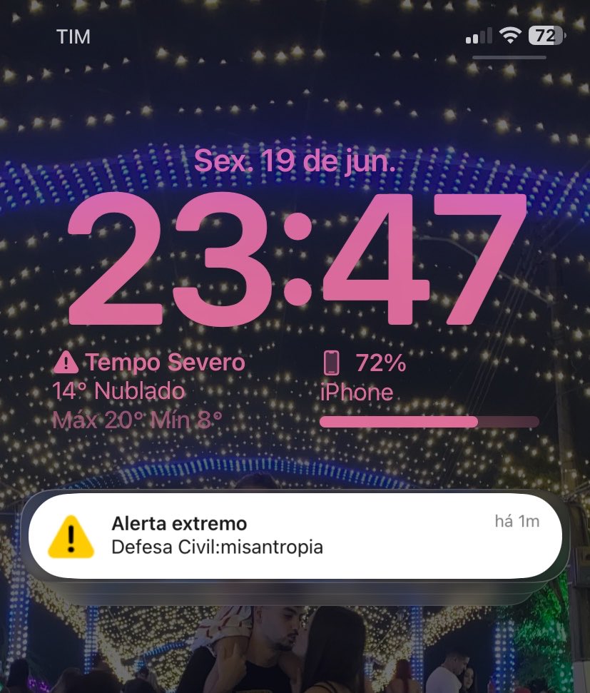 IngridForlon's tweet photo. Alguém pode me explicar oq foi isso ? Deu um susto do carai esse apito https://t.co/BW2SCj8ddH
