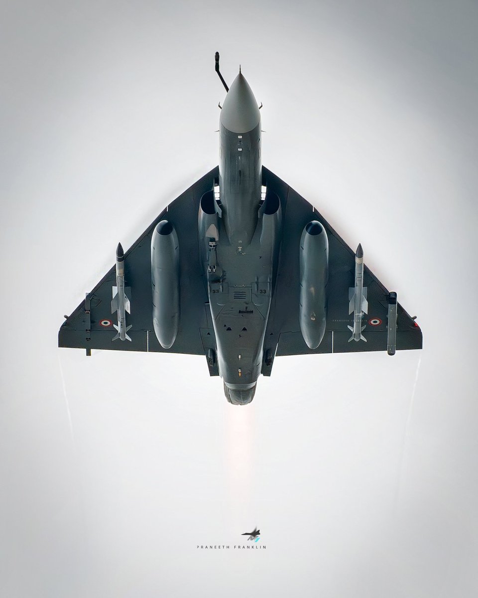 kaskaide1's tweet photo. 🇨🇳🇵🇰FunFact: JF-17 from B-1 can carry 100% more BVR  missiles than even Tejas mk-1A and Block-3 JF-17 Can Carry 100% more BVR missiles with 100% more Range than Tejas-mk-1a.

Tejas: 2x bvr missile with drop tanks 
&amp; 4 without.

JF-17: 4x BVR with and without fuel tanks. https://t.co/pskwhpcS0a