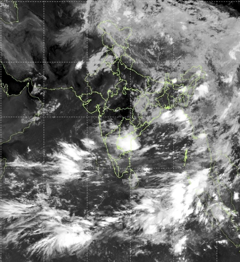 Hosalikar_KS's tweet photo. 20 Jun, morning satellite obs again indicate improving monsoon conditions both over Arabian sea &amp; BoB. 
Models do indicate possibility of revival of the monsoon during next 2,3 days. 
Pl kp following IMD updates https://t.co/WnXeTtVqMf