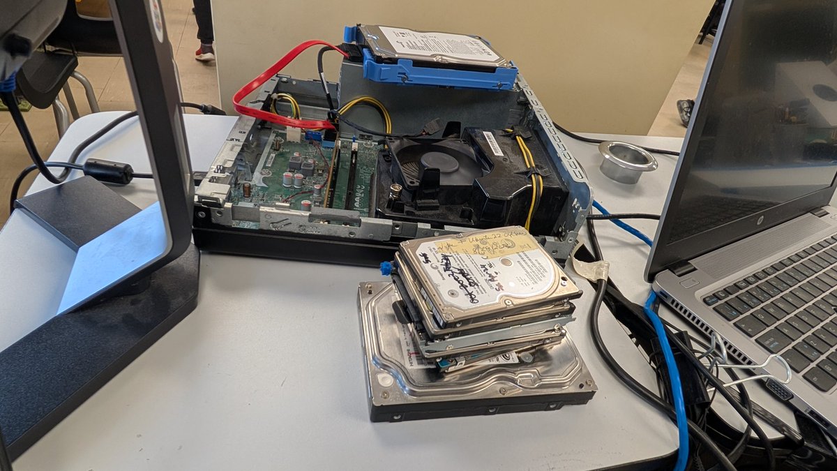 centennialtv's tweet photo. Tech Stewards from ST Core at work by refurbishing and re-imaging computers that were going 2 get thrown out!
Thank you Tech Stewards for your hard work throughout the year! https://t.co/SDp5pLsQ4J