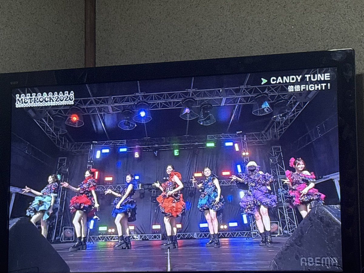ynexti48's tweet photo. #CANDYTUNE やっぱりファン歓声やばすぎ(笑) ライブ見たいなからの #ヤバイTシャツ屋さん #METROCK #きゃんちゅー #倍倍FIGHT #Ameba #ヤバT #桐原美月 https://t.co/jIle4Lgurx