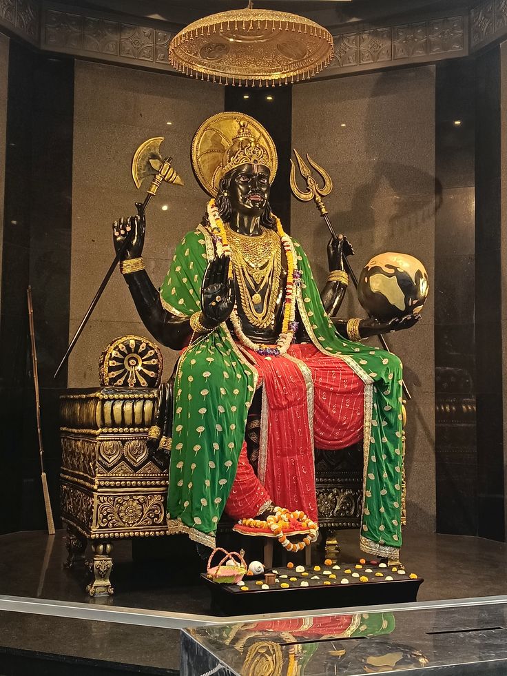 biharigurl's tweet photo. Jai Shri Shani dev Maharaj 🙏 https://t.co/DeBLEuZqtX