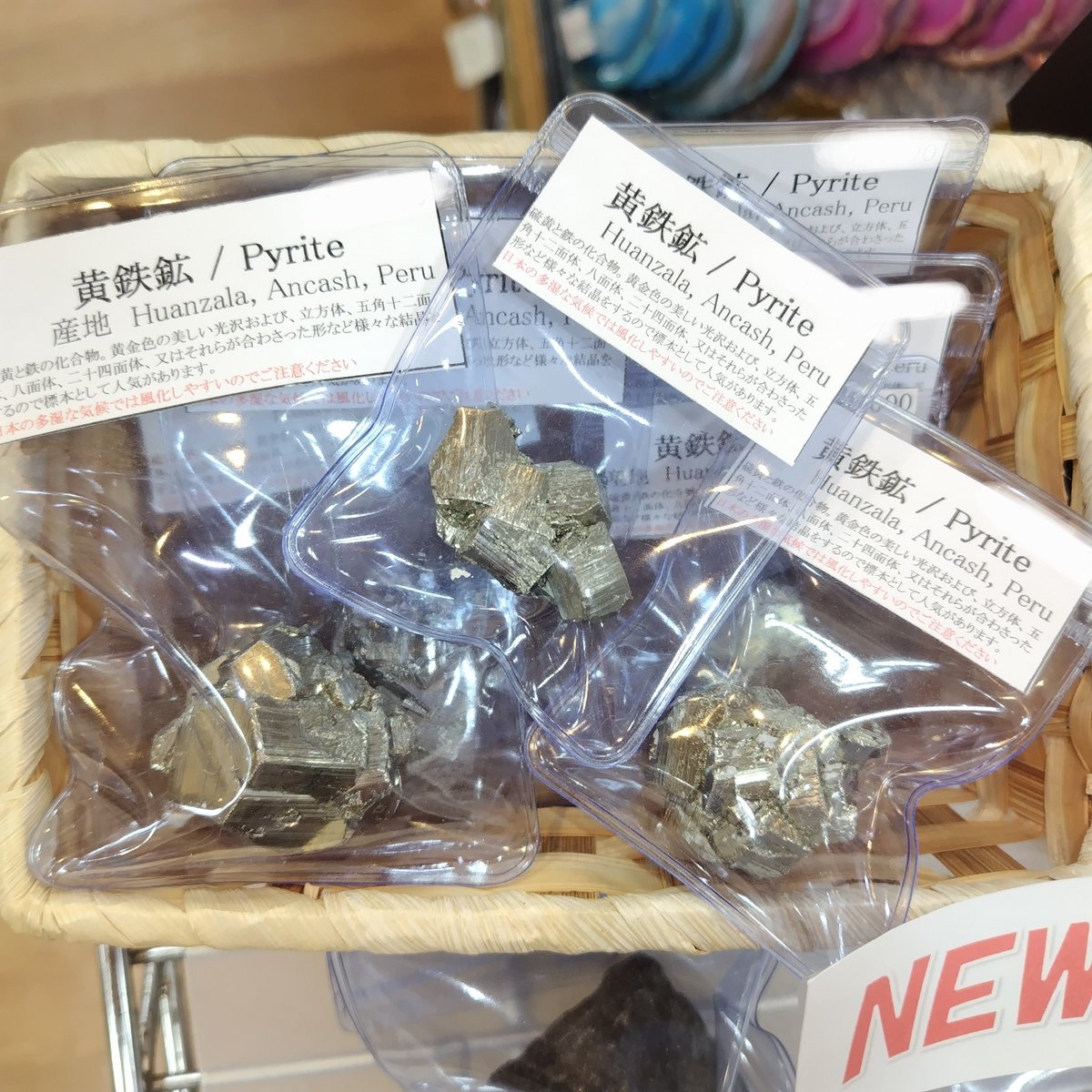 新入荷商品④ 注目は青翡翠勾玉、ラベンダー翡翠獣形勾玉です♪