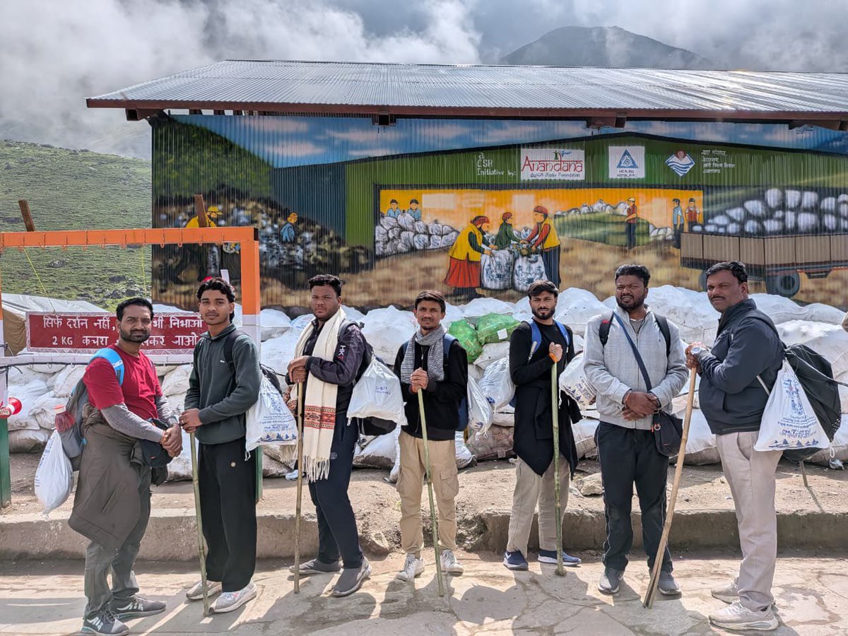 iPradeepSangwan's tweet photo. 3 tons completed in 17 days of #carrymeback at Kedar dham ji 

1400 pilgrims participated in the campaign so far 

72,000 rupees were saved of transportation cost 

Power of #CarryMeBack 

Let’s replicate this now https://t.co/qkXamcspJz
