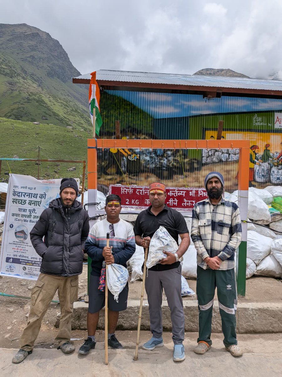 iPradeepSangwan's tweet photo. 3 tons completed in 17 days of #carrymeback at Kedar dham ji 

1400 pilgrims participated in the campaign so far 

72,000 rupees were saved of transportation cost 

Power of #CarryMeBack 

Let’s replicate this now https://t.co/qkXamcspJz