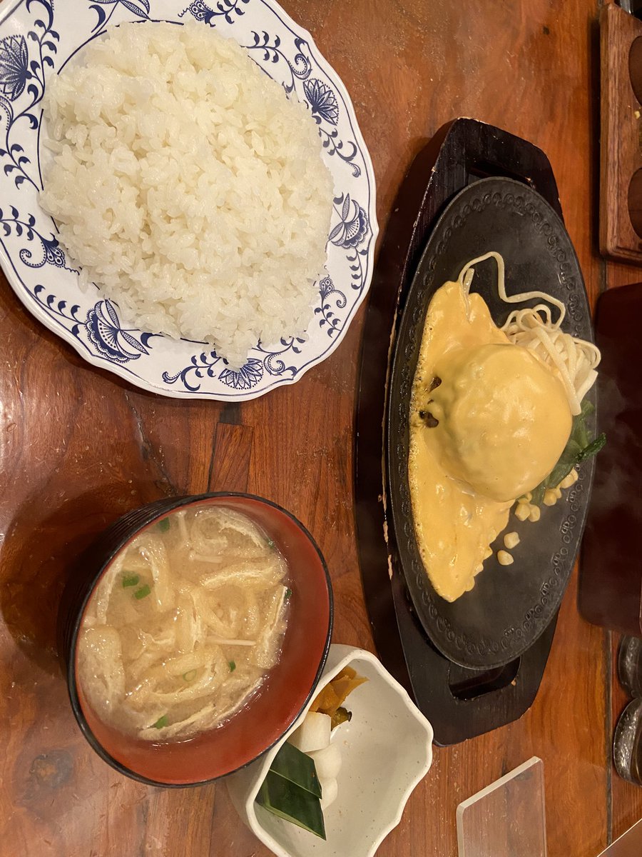 YouheyK's tweet photo. 東京出張来てたので浅草付近を散策
雲出てるから涼しくて過ごしやすい
気になってた鉄板焼きハンバーグも食べれて満足🧀 https://t.co/H6lhylUtB7