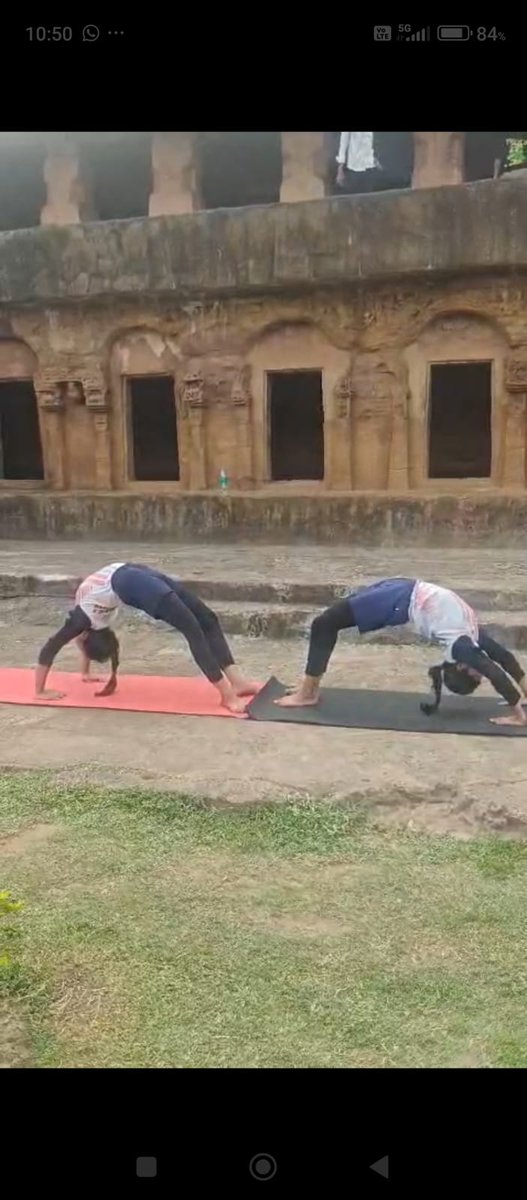 BbsrKv's tweet photo. #YogaWeek Day-6
At the 1st-century BCE #UdayagiriCaves, carved during the reign of King Kharavela #Jainheritage, KV4 students practiced yoga in the serene embrace of history.
#IYD2026 #YogaAtHeritageSite #VisitOdisha #Archaeology
@EduMinOfIndia @moayush @ASIGoI @KVS_HQ https://t.co/93OONF9NBE