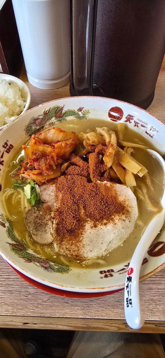 Revanon128_cc's tweet photo. やっぱ最強飯
こいつを食べたくなるのはなぜなのか、、
今日もいつものればのんマストなやつで
#天下一品 https://t.co/vt4ja1jepa