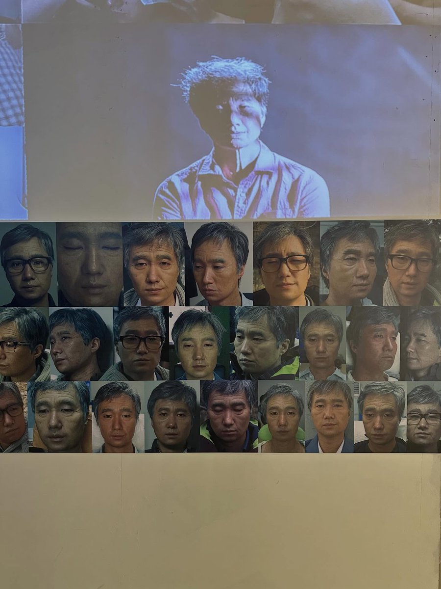wave_ey's tweet photo. 송종희 분장 감독님 분장 30주년 전시회 전야제에 박해일 참석했나봐 오랜만에 보는 근황🥹 https://t.co/xSxqjDQ1JR
