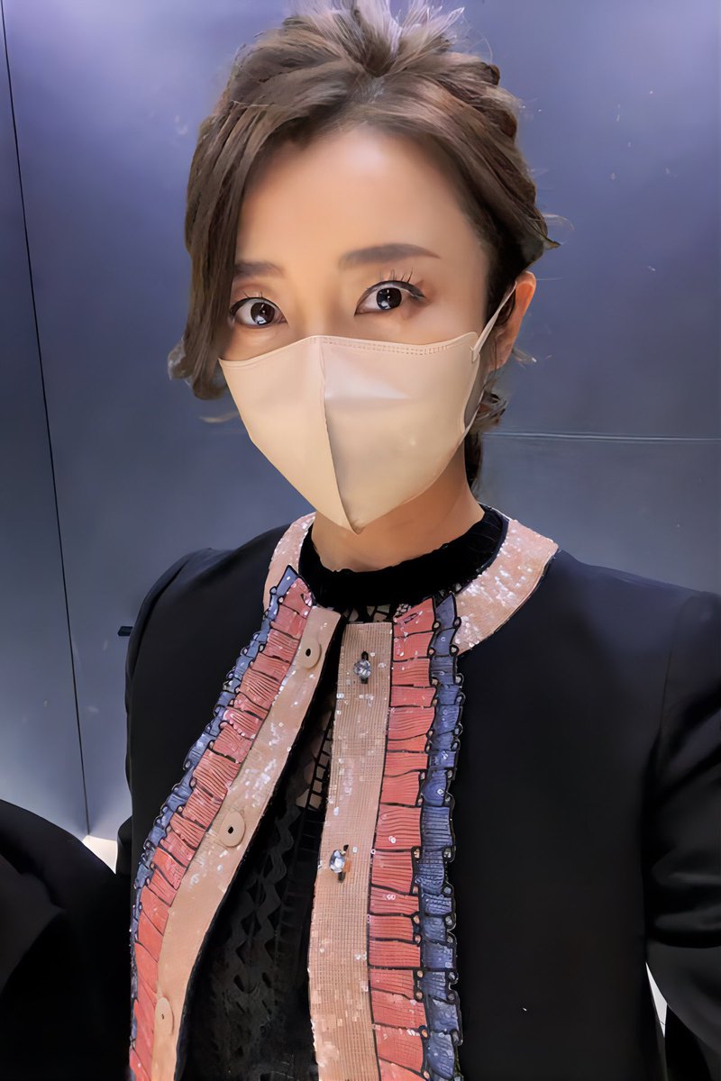 jyuku3150's tweet photo. 川村ひかるさん現在46歳
2000年代グラビア界を席巻してたよね。すごい好きだったしエモい。そして今は落ち着いた美魔女オーラが魅力で最高 https://t.co/E4LJtxVHu3
