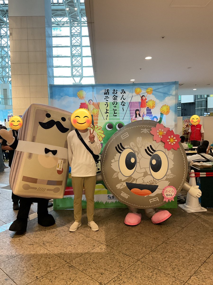 NPB_IAA's tweet photo. 「ワニーサと学ぶ 未来のためのお金の教室in横浜」に国立印刷局からサツスール工場長が登場中！
サツスール工場長をはじめとしたキャラクターたちと写真を撮りませんか？
横浜クイーンズスクエアでお待ちしてます♪
https://t.co/Kqraijm4E4 https://t.co/46tvOYwSQC