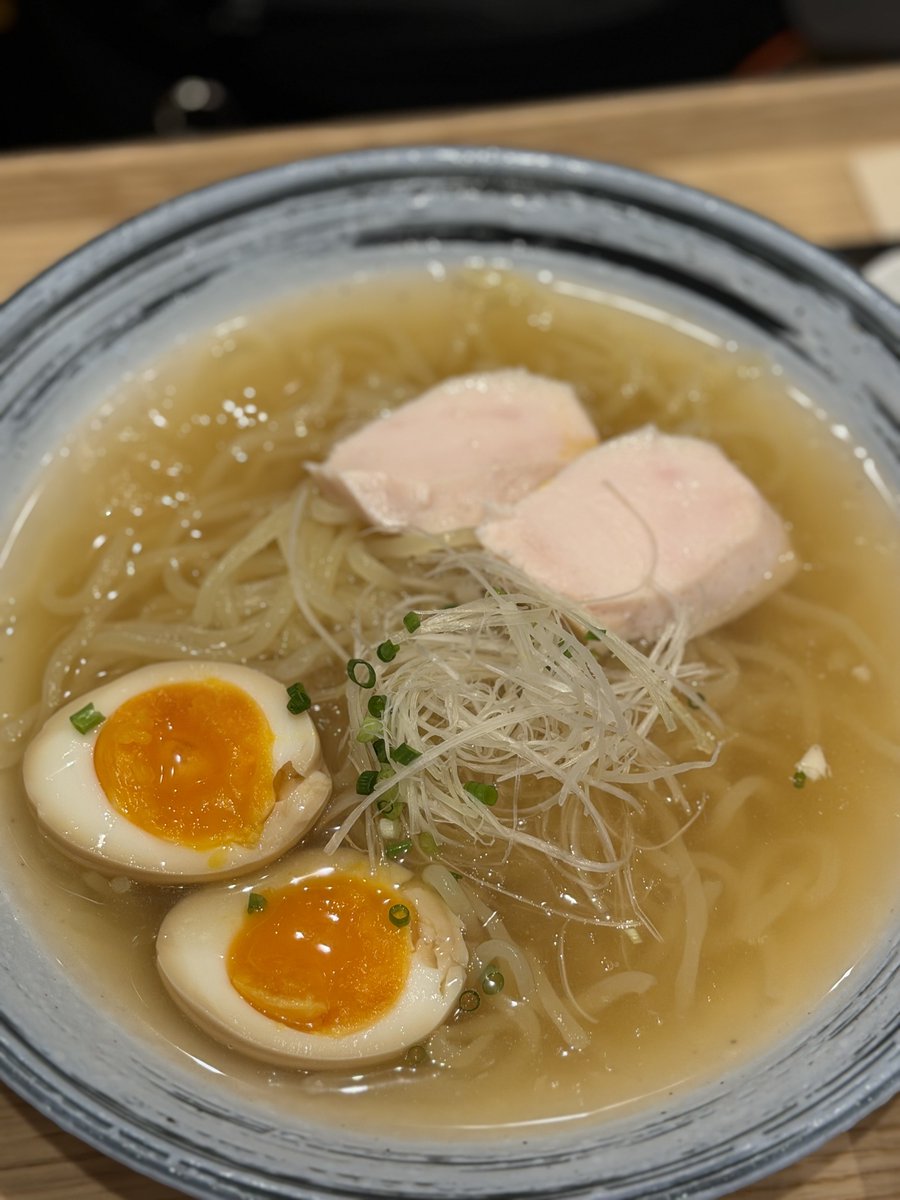 HaveaGoodDay_m's tweet photo. 冷麺食べに行って来ましたー！
麺もお出汁もめーちゃくちゃ美味しかったです 😋
店員さんもとても親切で
次は豆乳冷麺を食べてみたいな！

@reiwa_reimen @yudai_vo
#令和の冷麺
#浦和グルメ
#冷麺
#浦和ランチ 
#Novelbright   #竹中雄大 https://t.co/vhW7r1foJV
