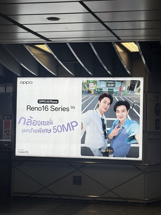 deesappears's tweet photo. ini iklan hp? kirain foto prewed tema piknik. 🧍🏻‍♀️ https://t.co/Ts7oOVoyqt