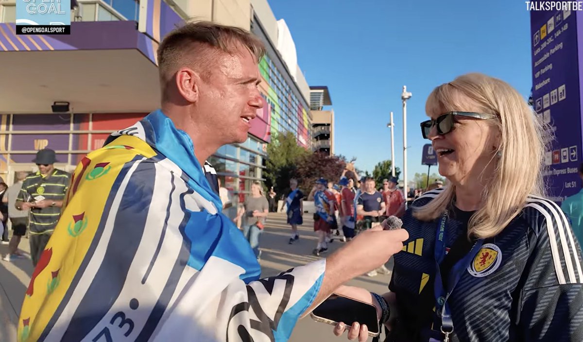 Nobubhoy's tweet photo. FFS!
Celtic away tap guy walking for Scotland game in Boston.😂
#OpenGoal https://t.co/0Fjk5kjImD