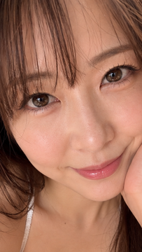 BlaqueObs's tweet photo. あの、聞いてもいい❓

やっぱりオバサンとのキスは抵抗あるかな？

生理的に受け付けない方がいるのは知ってます...

ムリかな🥹 https://t.co/9F9j3LgMka