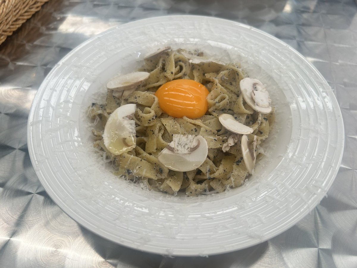 imori_LR's tweet photo. 黒トリュフのパスタが感動レベルで美味でした https://t.co/8kxgLjW02s