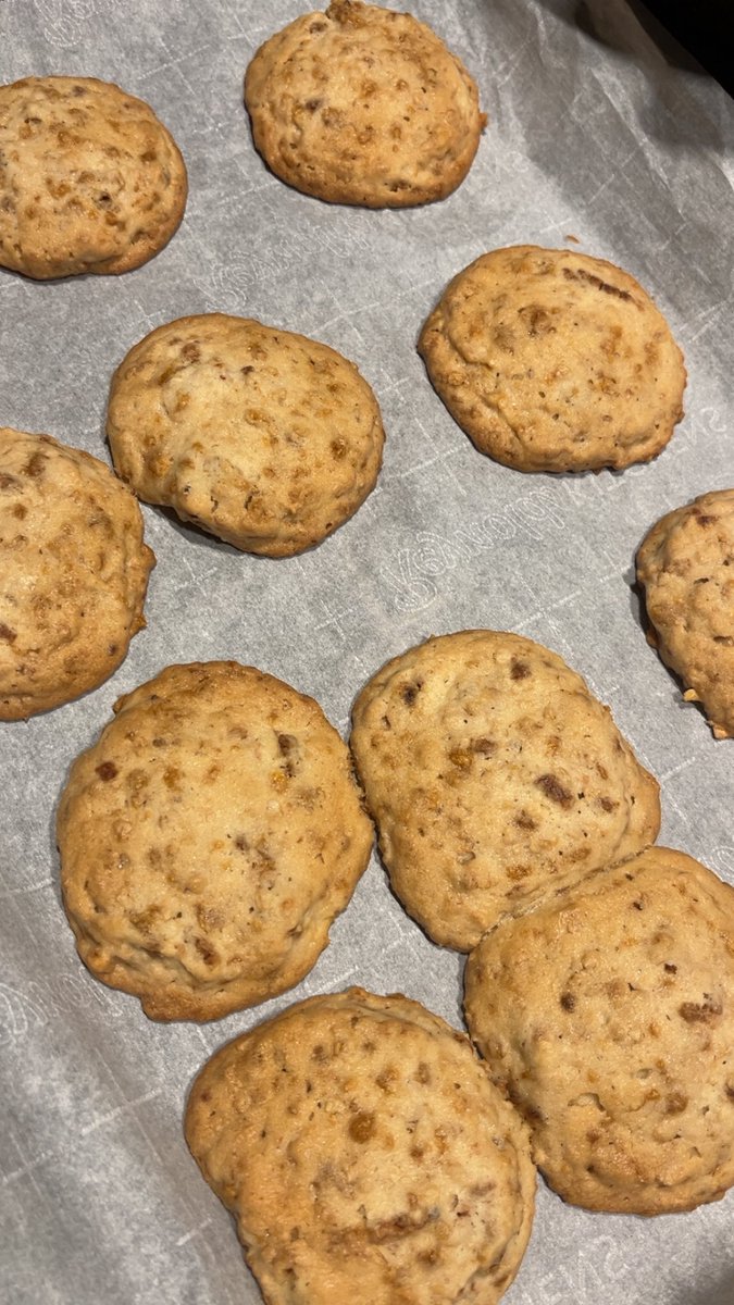 Minazhouse's tweet photo. made cookies for bf <33

cant have one today because it'll put me 8cal over today's max, but i'll give u review tomorrow ! https://t.co/Sks31zuJ58