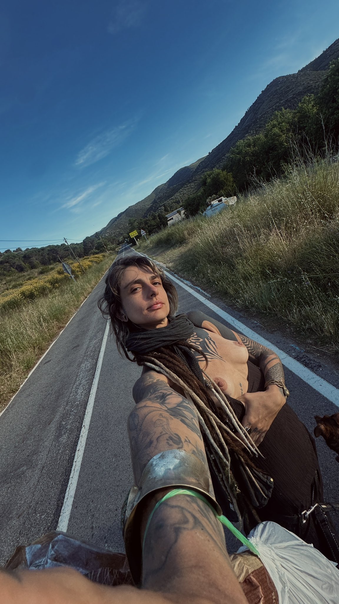 Bora pegar estrada comigo? 😜🚎 Estou na Espanha 🇪🇸 https://t.co/SJDkmTl6hW