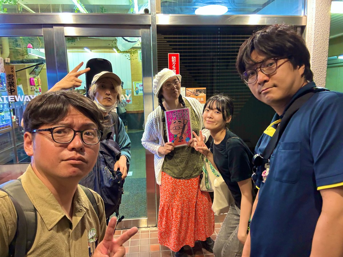 tk99rage's tweet photo. 昨夜はミュージックムーン配信編に向けてのリハでした！
新コンピの曲を先行演奏しますが、なかなか曲数多い！
それぞれに持ち寄った曲をお披露目。
この5人とも作詞作曲するからね。多様であれ！
配信を観る為の夏のラッキーパック下記ショップで買えます！
楽しみましょー！
https://t.co/qA2iEaHDHV https://t.co/wtK9MBV7dz