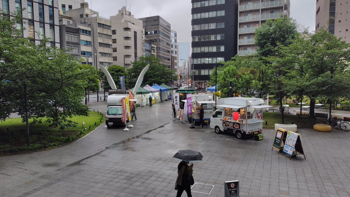 Robert_RJSN's tweet photo. ワテラス・クラフトビールマルシェ2026、ラウンド・2ファイッ！！
本日は12時から開催なものの、梅雨空の下かなり集客は厳しめな模様。 https://t.co/x6xU6XvE7D