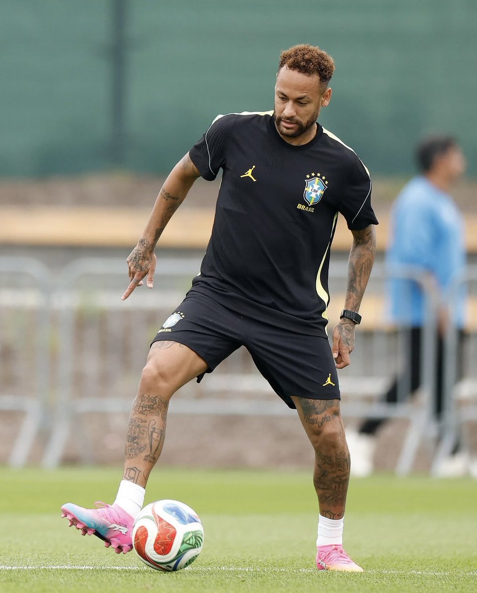 futebol_info's tweet photo. 🚨🇧🇷 Agora! Ancelotti confirma Neymar contra a Escócia, quarta-feira: 

“Neymar vai treinar amanhã individual, no domingo com o grupo e vai estar à disposição no jogo contra a Escócia.”

🗞️ @simpraisa 
📸 Rafael Ribeiro/CBF | Raisa Simplício https://t.co/KJWHsy3eMS